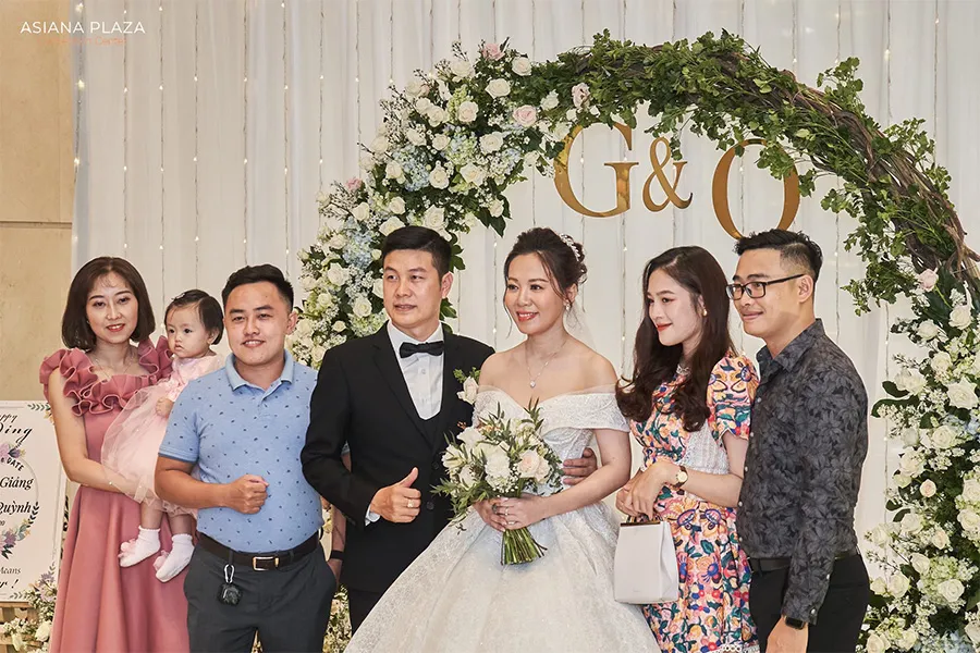 Mời cưới bạn bè và đồng nghiệp