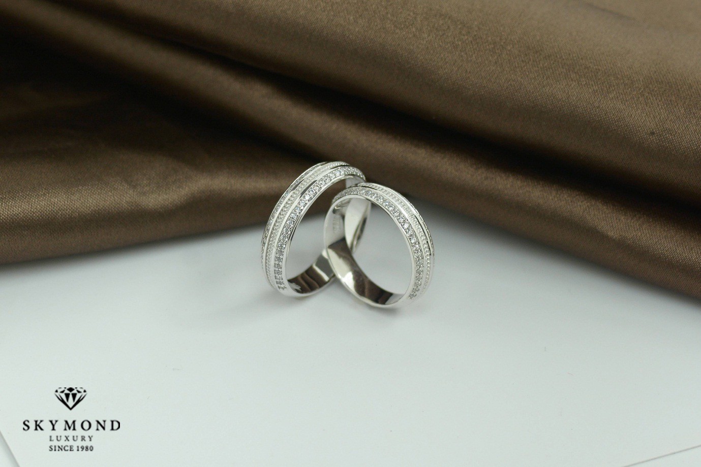 nhan-cuoi-vang-trang-platin-gan-kim-cuong