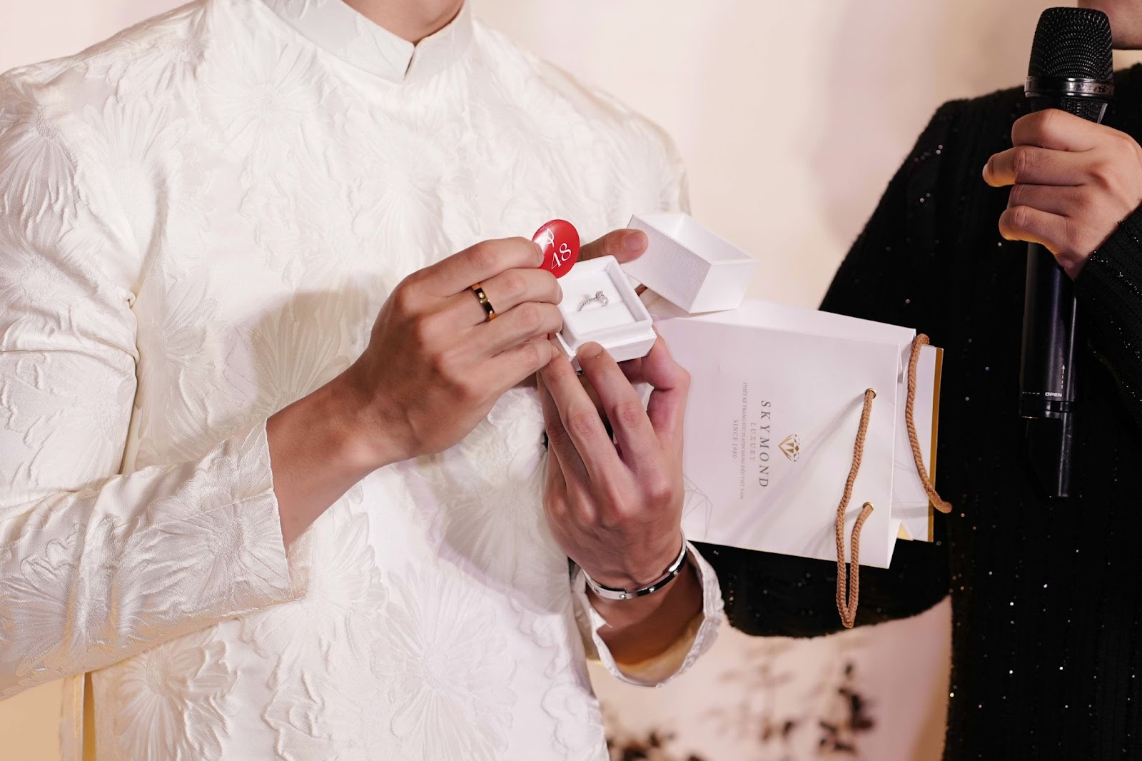 món quà tinh thần và cảm xúc cho phụ nữ