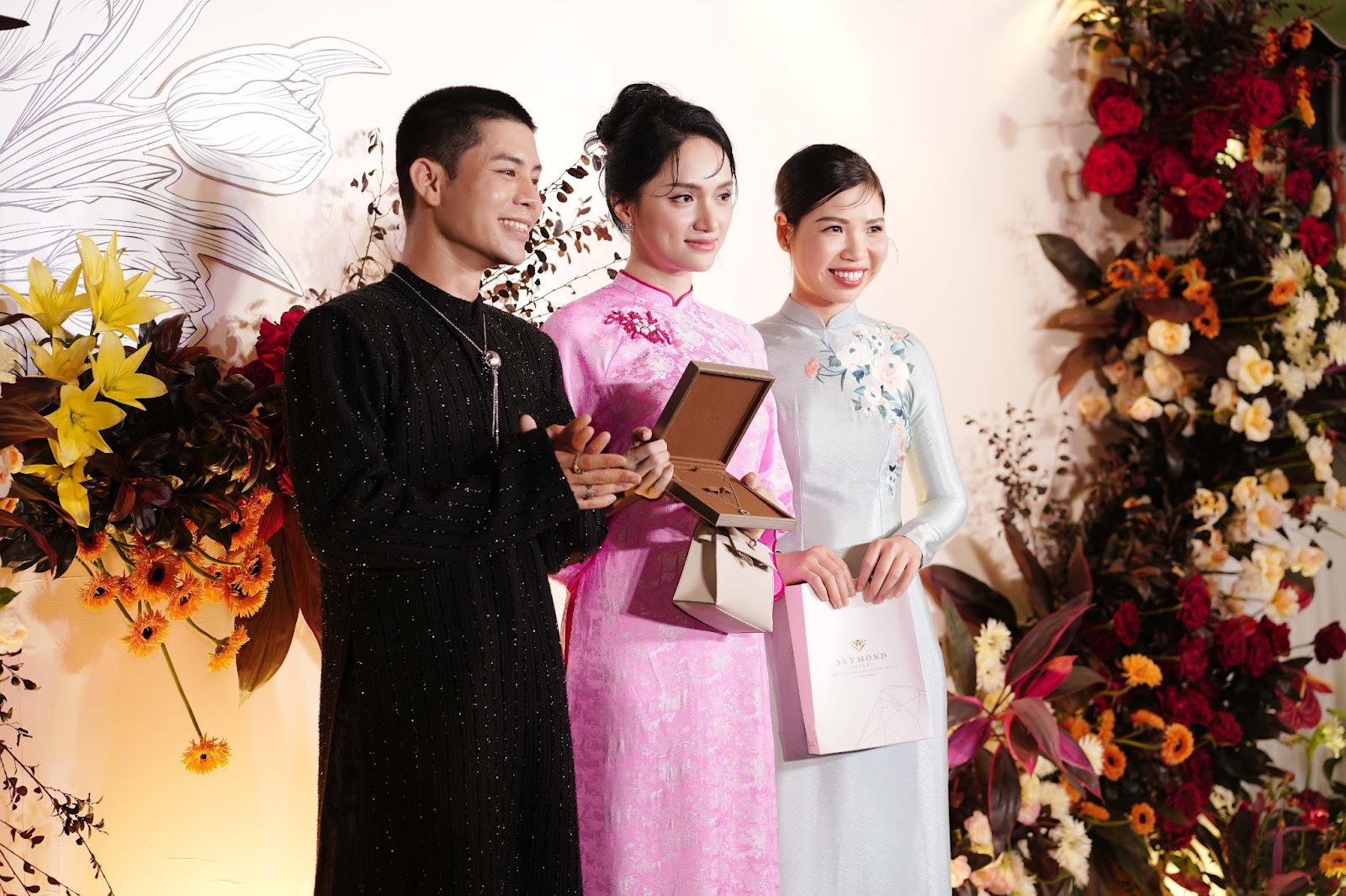 Hoa hậu Hương Giang và Skymond Luxury