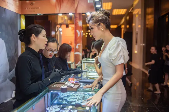 platin ngôn ngữ thời trang