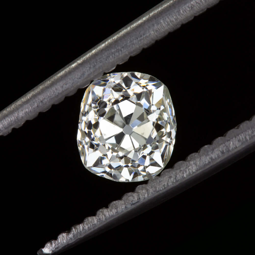 đá quý hình Antique Cushion Cut