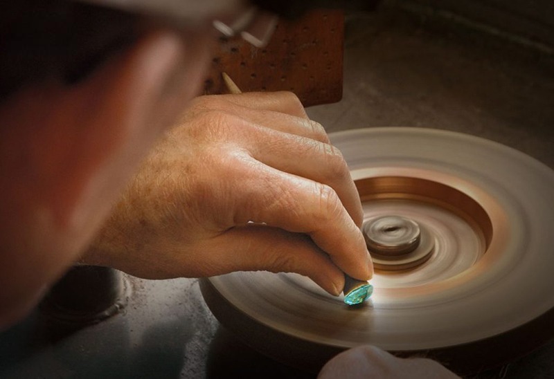 nghệ nhân mài đá