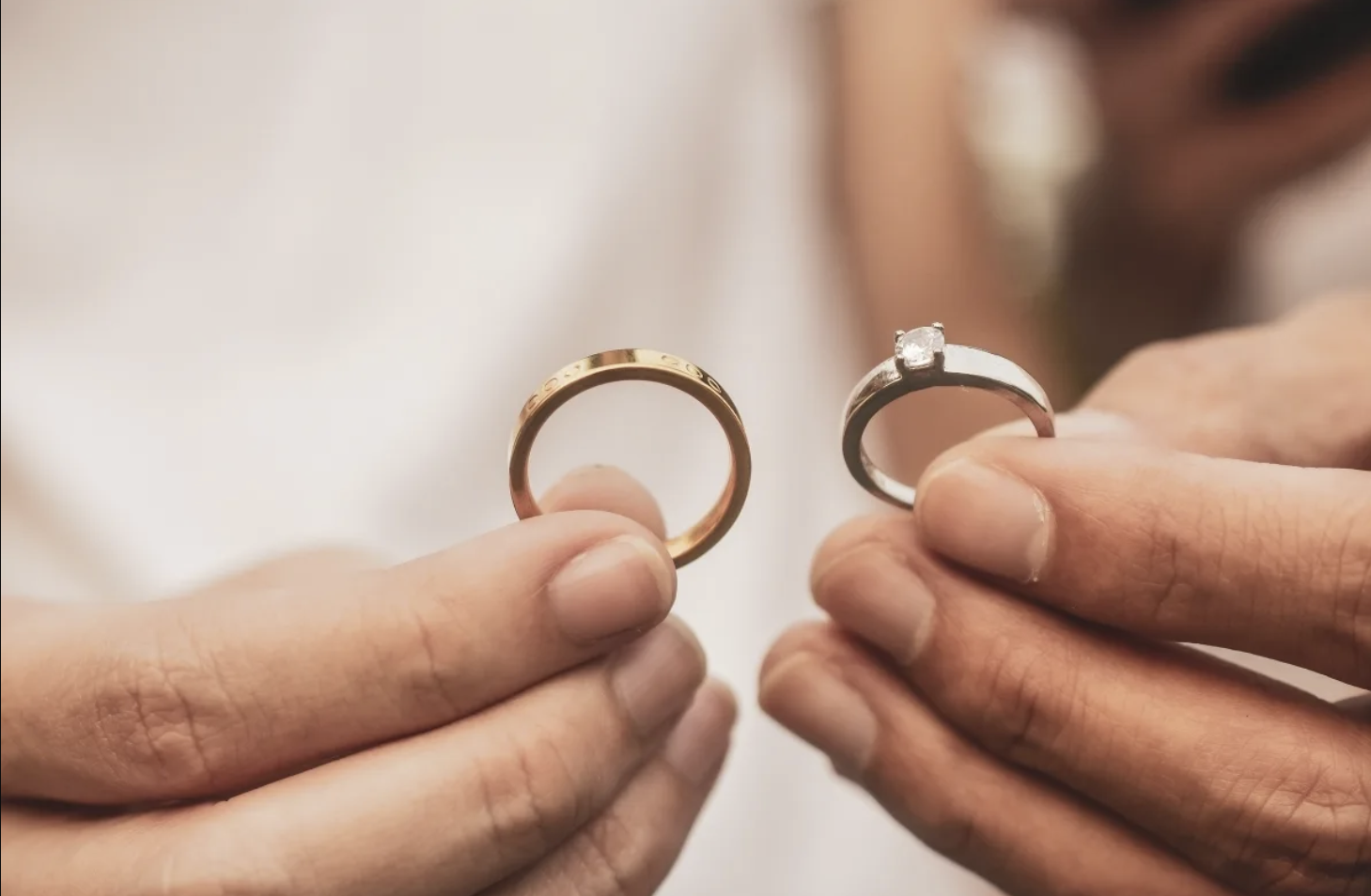 Vì Sao Nên Mua Nhẫn Cưới Sớm? Đeo Nhẫn Cưới Trước Ngày Cưới Được Không? - Ảnh 5