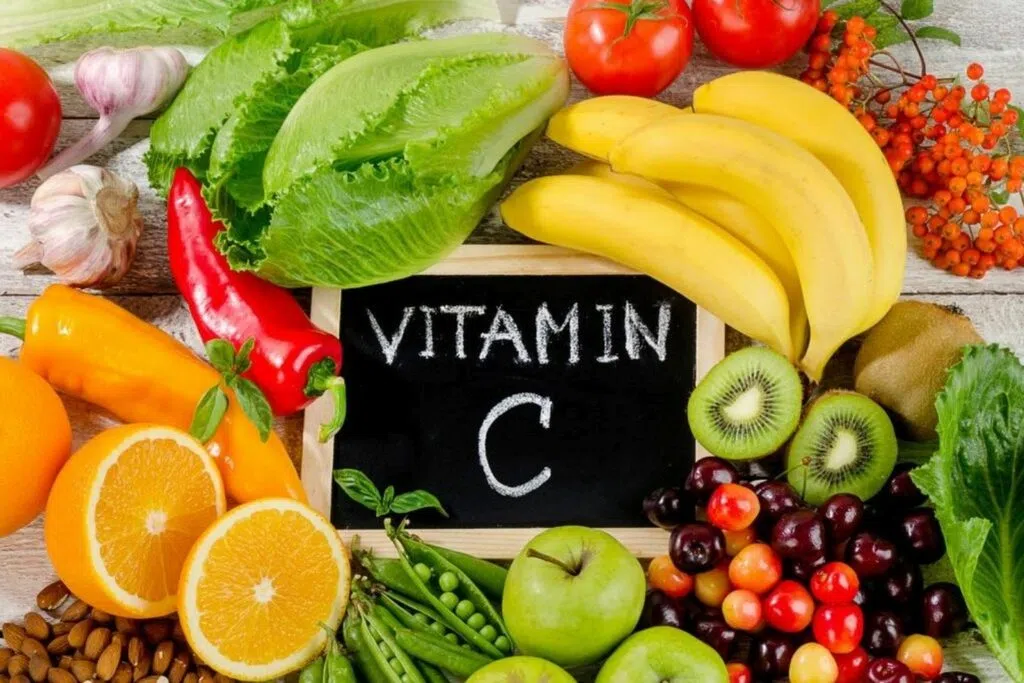 Vitamin C là gì? Lợi ích & tác dụng phụ nếu không sử dụng đúng cách
